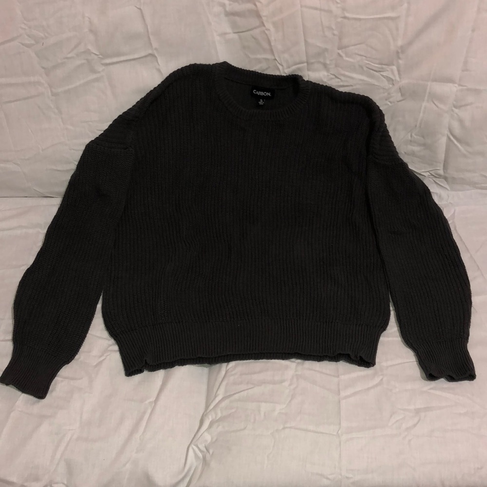Carbon gray knitted long sleeve sweater